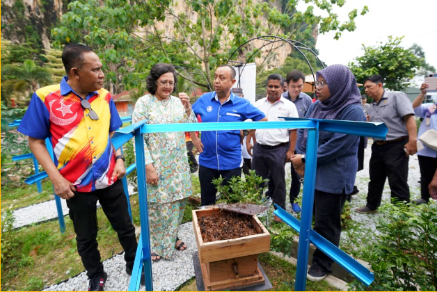 PROJEK KEUSAHAWANAN MADU KELULUT